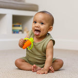 Infantino Lil' Nibbles, Massaggiagengive in silicone strutturato, Giocattolo massaggiagengive per neonati senza BPA, Morbido, facile da tenere, Stimolazione sensoriale per neonati, Carota