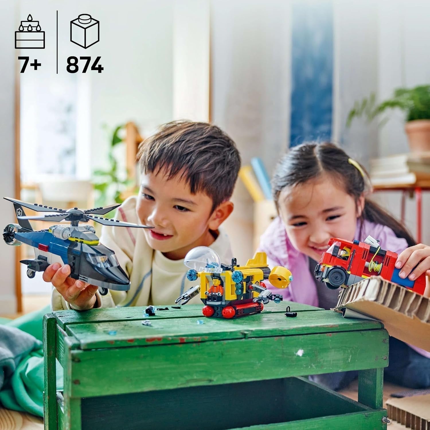 Set combinato LEGO City con elicottero, auto dei leoni e sottomarino e 3 minifigure - Veicoli giocattolo costruibili per ragazzi e ragazze a partire da 7 anni - Regalo di compleanno e vacanze 60462 Set di costruzione Besuche den LEGO-Store