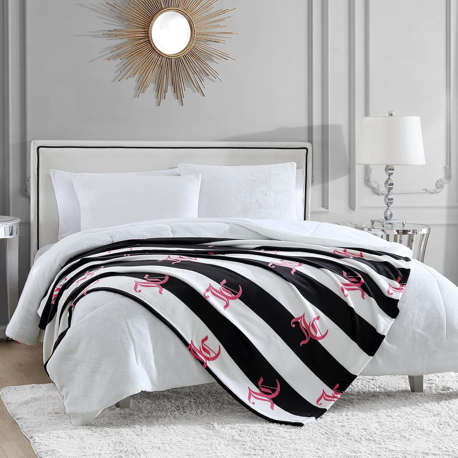 Coperta in peluche Juicy Couture Cabana, 127,7 x 178,8 cm, lussuosa coperta in peluche in microfibra per il massimo comfort e calore accogliente Letti e coperte Juicy Couture