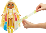Rainbow High Winter Wonderland - Sunny (Giallo) - Bambola alla moda con pupazzo di neve gonfiabile con acqua magica nascosta da 28 cm con set pupazzo di neve, adatta per bambini e collezionisti di 4-12 anni