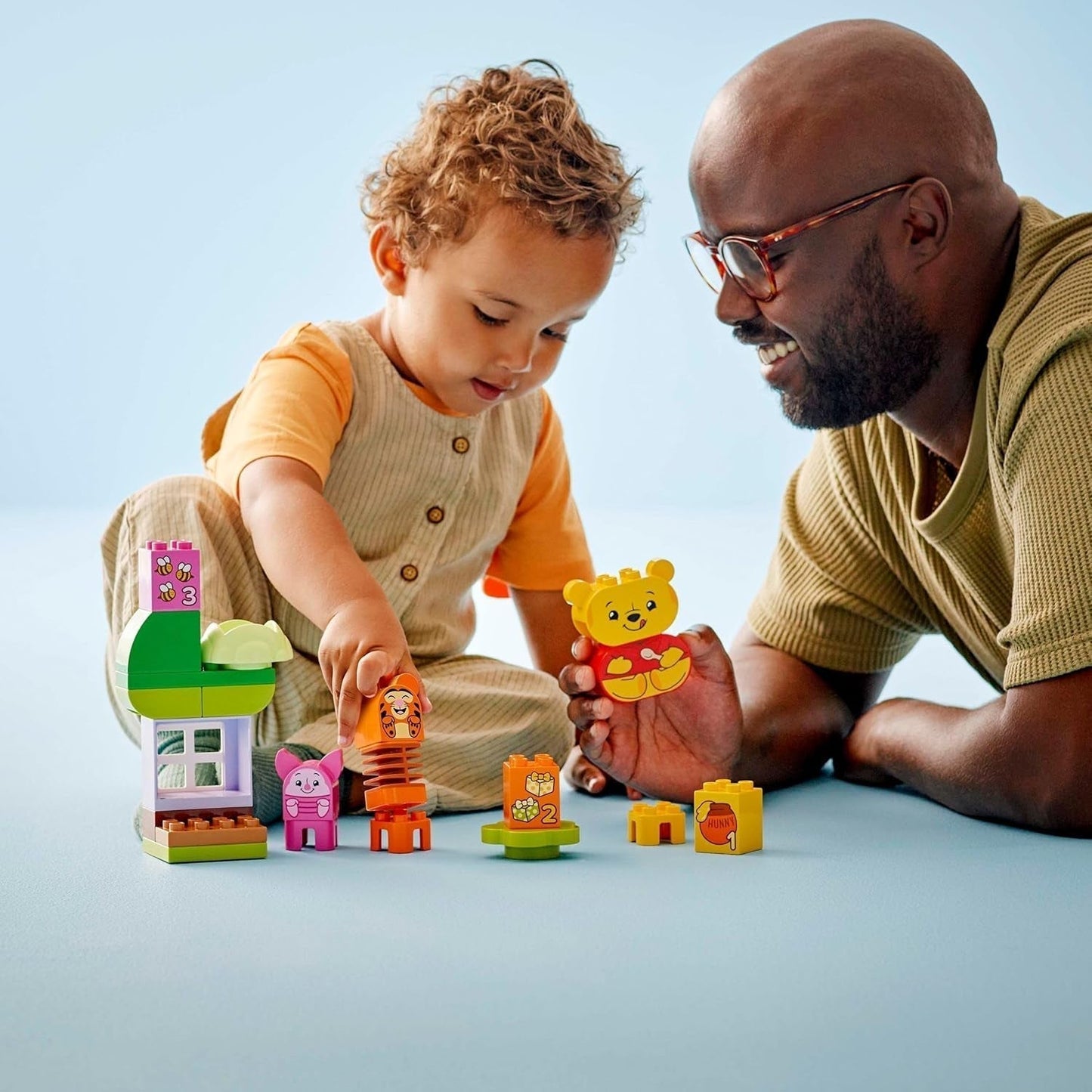 LEGO DUPLO - Disney Winnie the Pooh's Birthday Party - giocattolo educativo per bambini in età prescolare - set di 3 minifigure tra cui Winnie the Pooh, Tigro e Maialino - idea regalo per ragazzi e ragazze da 1,5 anni 10457 Beuche set da costruzione den LEGO-Store