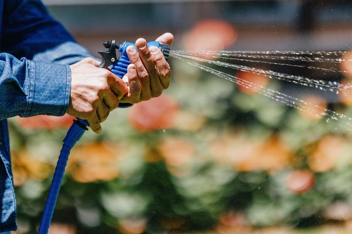 Goodyear - Tubo da giardino da 30 m flessibile, antitorsione e leggero in lattice e tessuto ad alta densità a 3 strati, attacchi rapidi da ½" e ¾" + pistola a spruzzo 7 funzioni