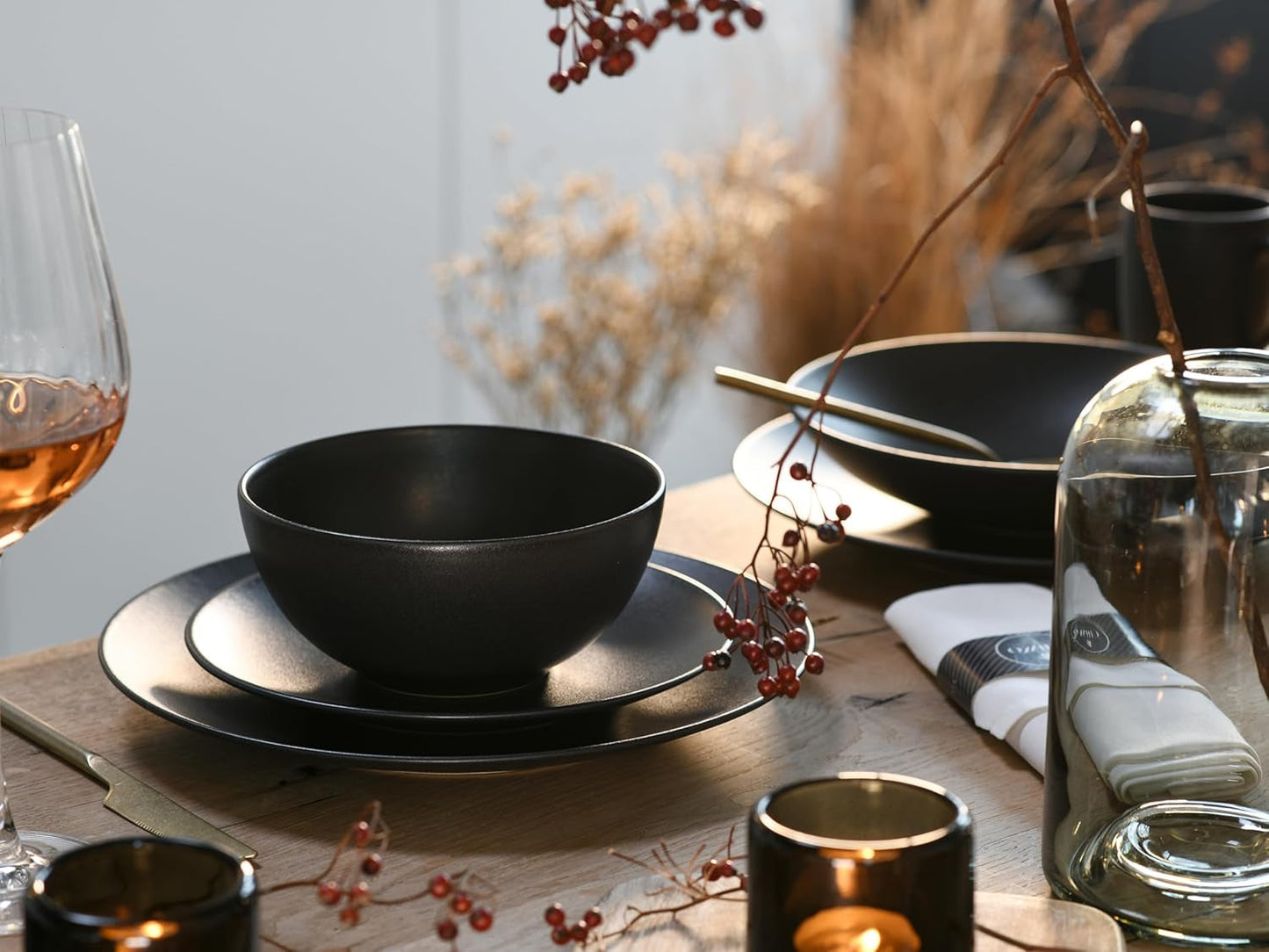 Creatable, 23146, serie SOFT TOUCH BLACK, set di stoviglie da 20 pezzi, servizio combinato in porcellana, lavabile in lavastoviglie e adatto al microonde, prodotto in Portogallo