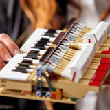 Pianoforte a coda da concerto LEGO Ideas (21323); Set da costruzione; Il tuo pianoforte da concerto; Fantastico progetto di modellismo per pianisti, musicisti, amanti della musica o hobbisti di talento (3.662 pezzi) Set da costruzione Besuche den LEGO-Store