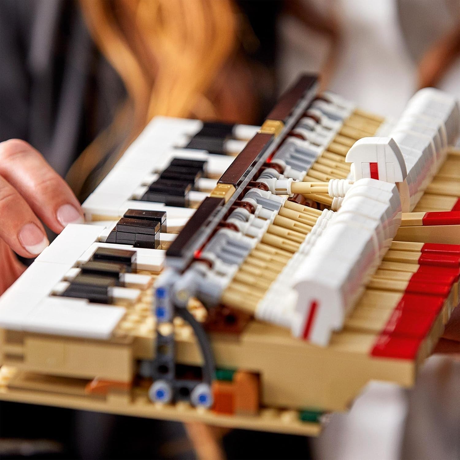 Pianoforte a coda da concerto LEGO Ideas (21323); Set da costruzione; Il tuo pianoforte da concerto; Fantastico progetto di modellismo per pianisti, musicisti, amanti della musica o hobbisti di talento (3.662 pezzi) Set da costruzione Besuche den LEGO-Store