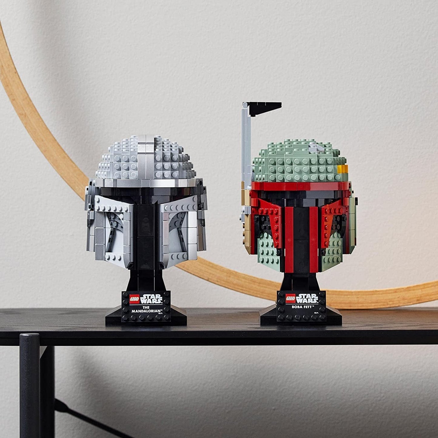 Modello di casco mandaloriano LEGO Star Wars, collezione di decorazioni per la stanza e un meraviglioso regalo per adulti, kit, uomini, donne, madre, padre, idea regalo da collezione 75328 Set di costruzione Besuche den LEGO-Store