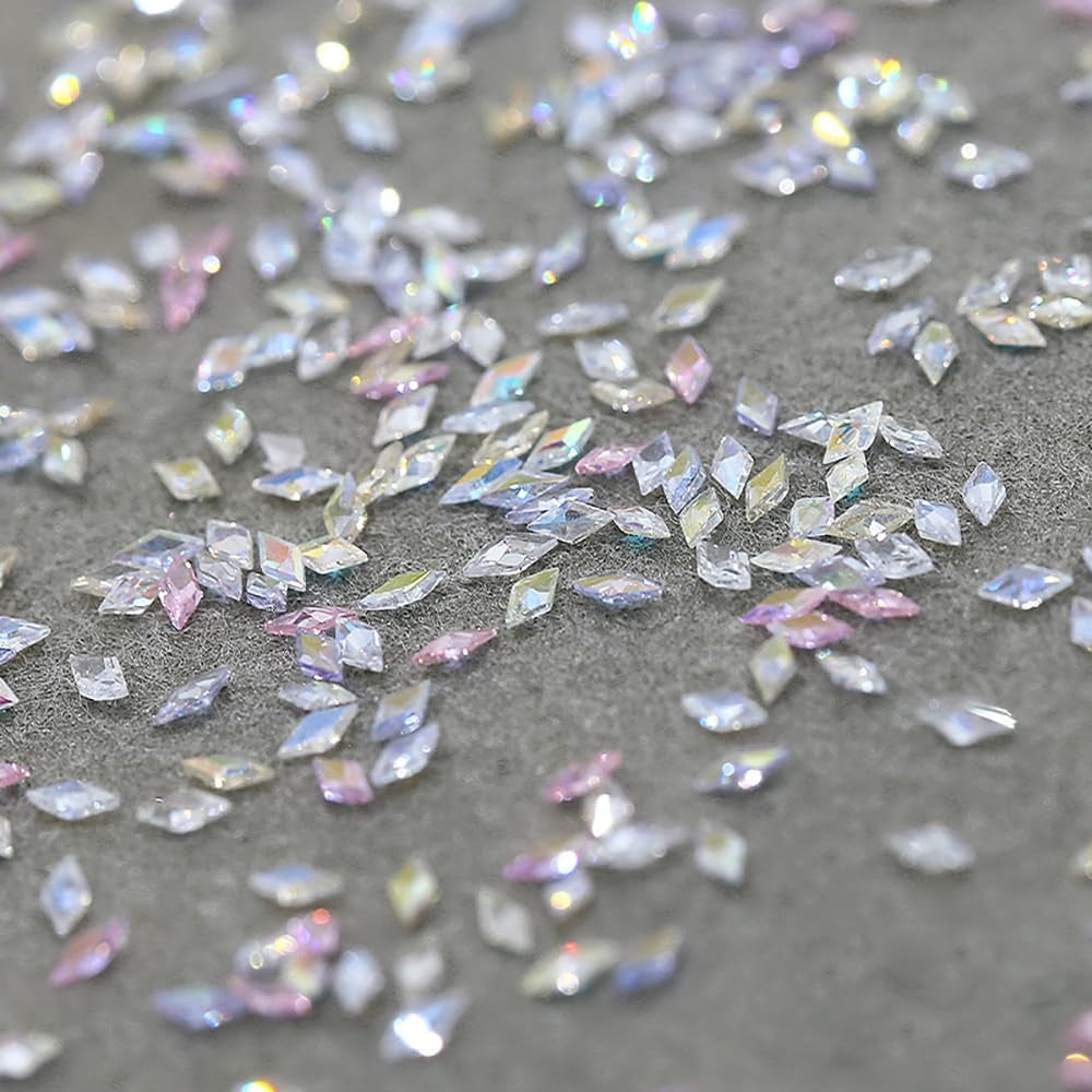 50 pz Piccoli Zirconi Rombo Glitter Pietre per Unghie Portachiavi Colori misti Strass scintillanti Ciondoli per unghie Mini Rombo Cristalli per unghie Unghie con diamanti Strass Ciondoli per unghie Accessori per unghie Nail Art
