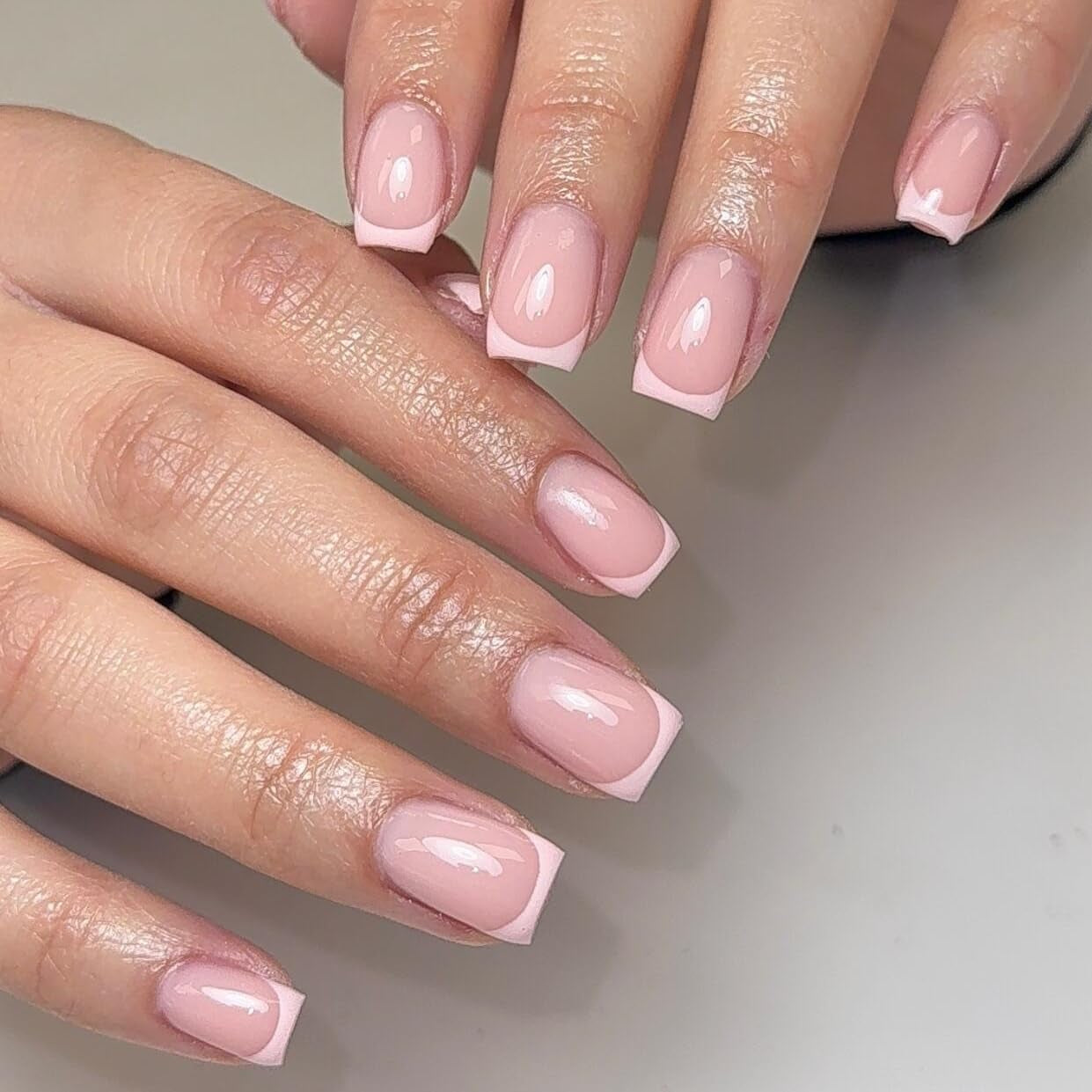 Punte francesi lunghe Colla glitter dorata su unghie lunghe quadrate Punta francese glitterata Unghie finte Set Unghie artificiali quadrate per le donne 24 pezzi