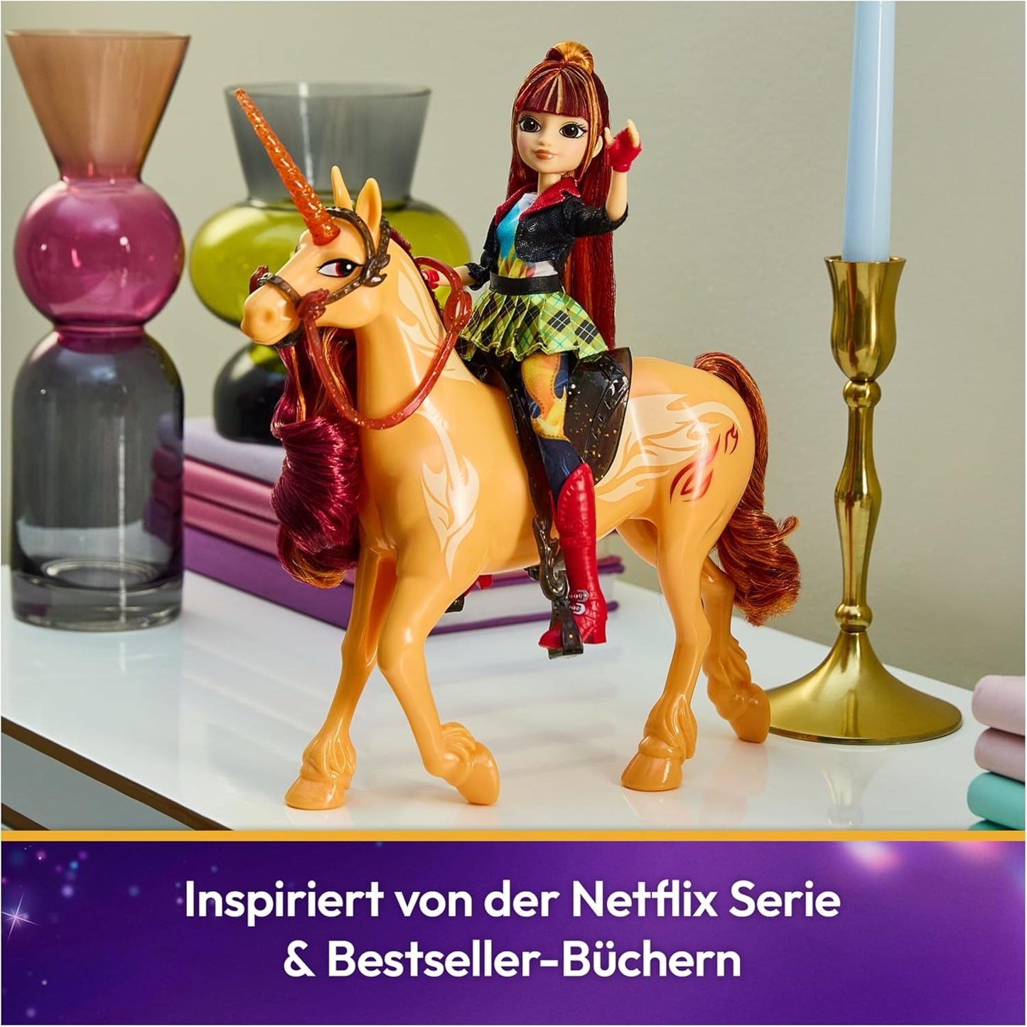 Unicorn Academy Cinder l'Unicorno - Unicorno originale Valentina della serie Netflix alto 28 cm, con vera criniera e coda, briglie, sella e spazzola rimovibili, per bambini dai 4 anni in su