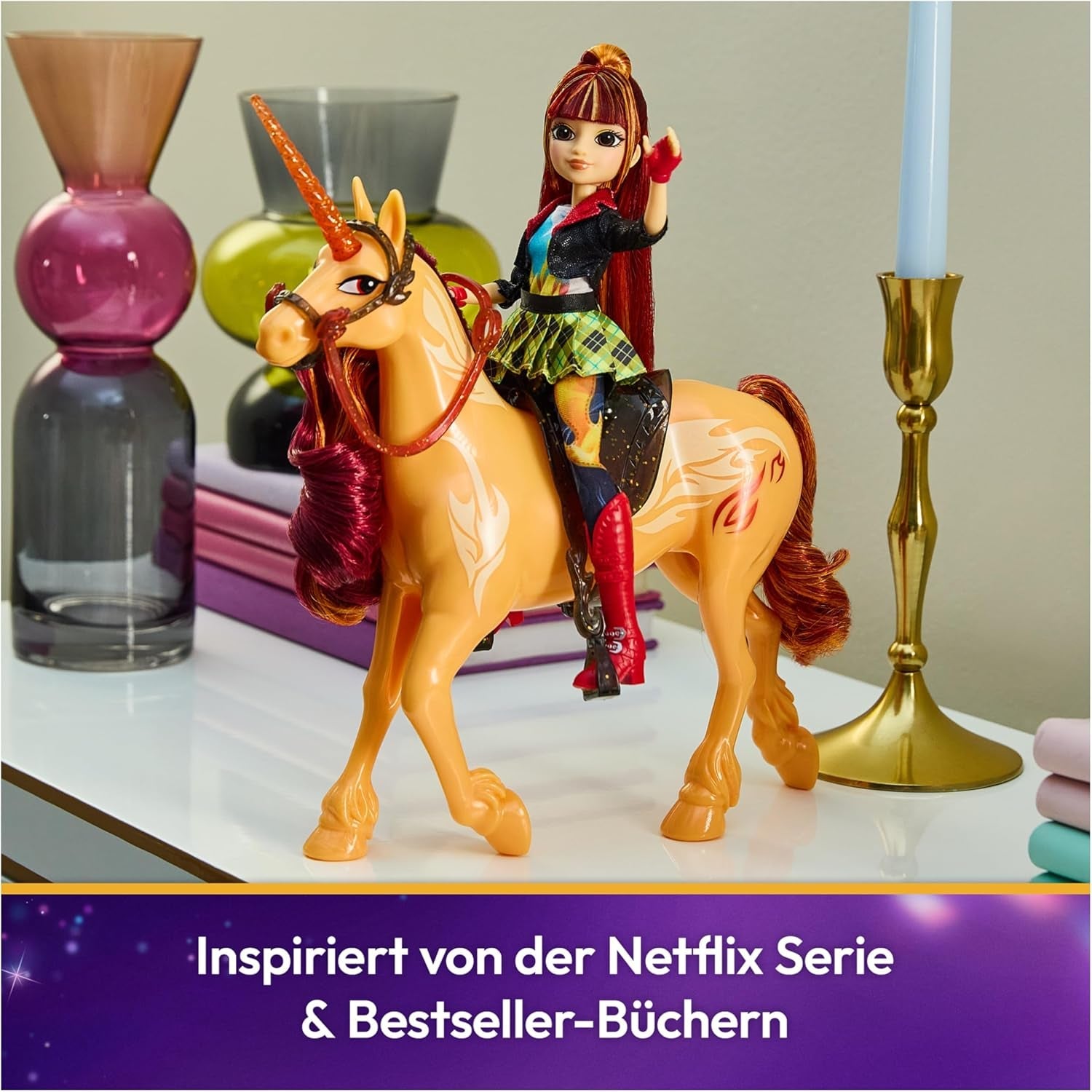 Unicorn Academy Cinder l'Unicorno - Unicorno originale Valentina della serie Netflix alto 28 cm, con vera criniera e coda, briglie, sella e spazzola rimovibili, per bambini dai 4 anni in su