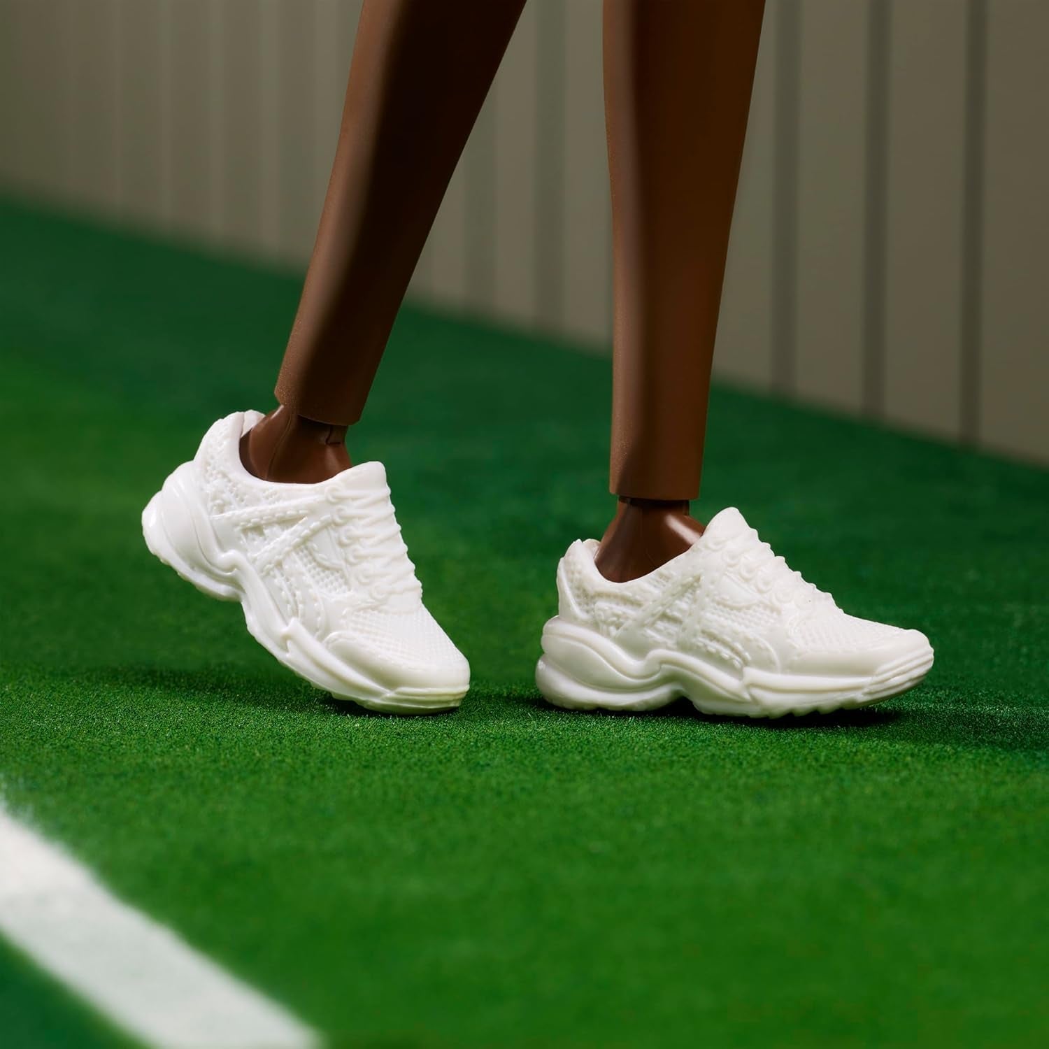 Barbie Inspiring Women Series Venus Williams Fashion Doll con uniforme autografata e racchetta da tennis inclusa scatola di presentazione HRM49