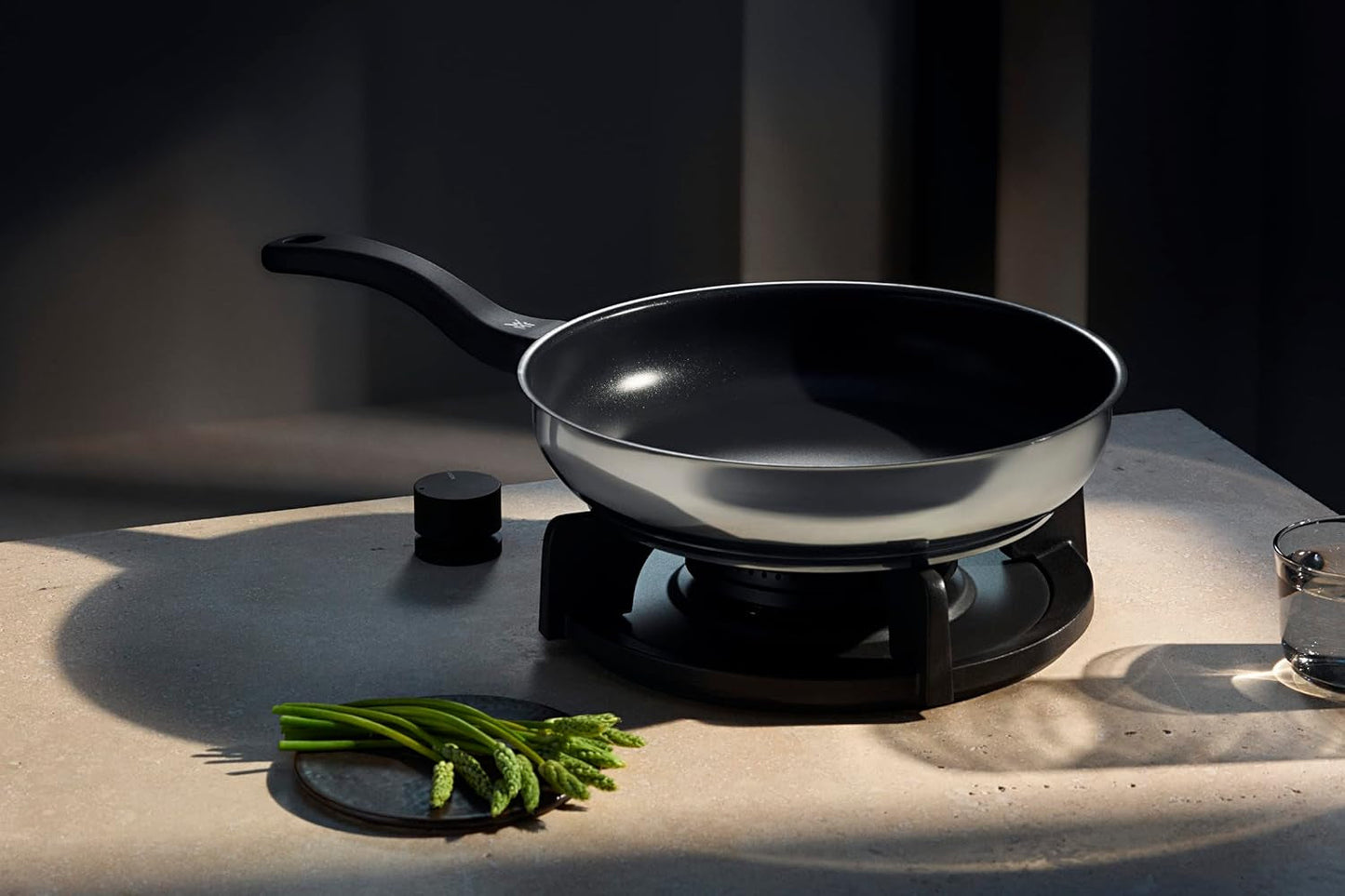 WMF Devil padella 20 cm, padella per induzione, acciaio inox Cromargan, manico in plastica Pentole e Padelle Naty Shop