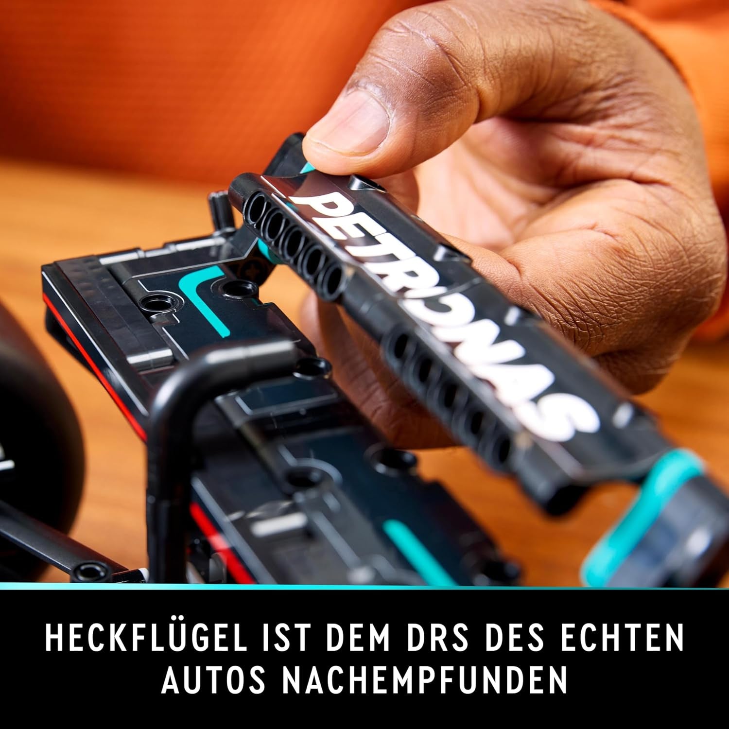 LEGO Technic Mercedes-Amg F1 W14 E Performance Set per adulti, modello in scala di auto da corsa, oggetti da collezione per la casa o l'ufficio, regali di Formula 1 per uomini e donne 42171 Set di costruzione Besuche den LEGO-Store