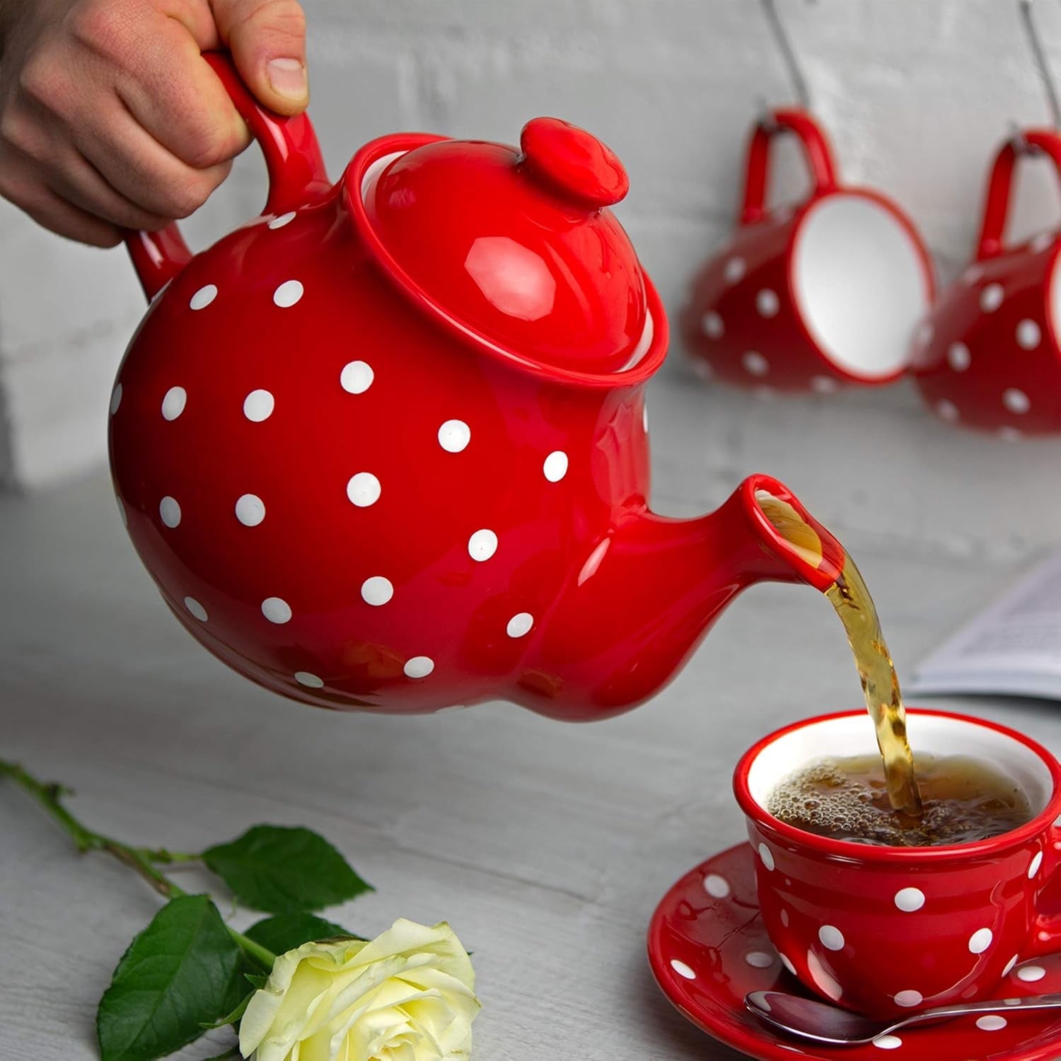 City to Cottage® - Set da tè grande | Rosso e bianco | Punti | Fatto a mano | Teiera in ceramica 1,7 litri, lattiera, zuccheriera
