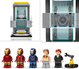 LEGO Marvel Iron Man's Laboratory: Sala dell'Armatura - Giocattolo da supereroe con personaggio Mech, 5 minifigure tra cui Aldrich Killian - Regalo Avengers per ragazzi e ragazze dagli 8 anni in su 76315 Set da costruzione Beuche den LEGO-Store