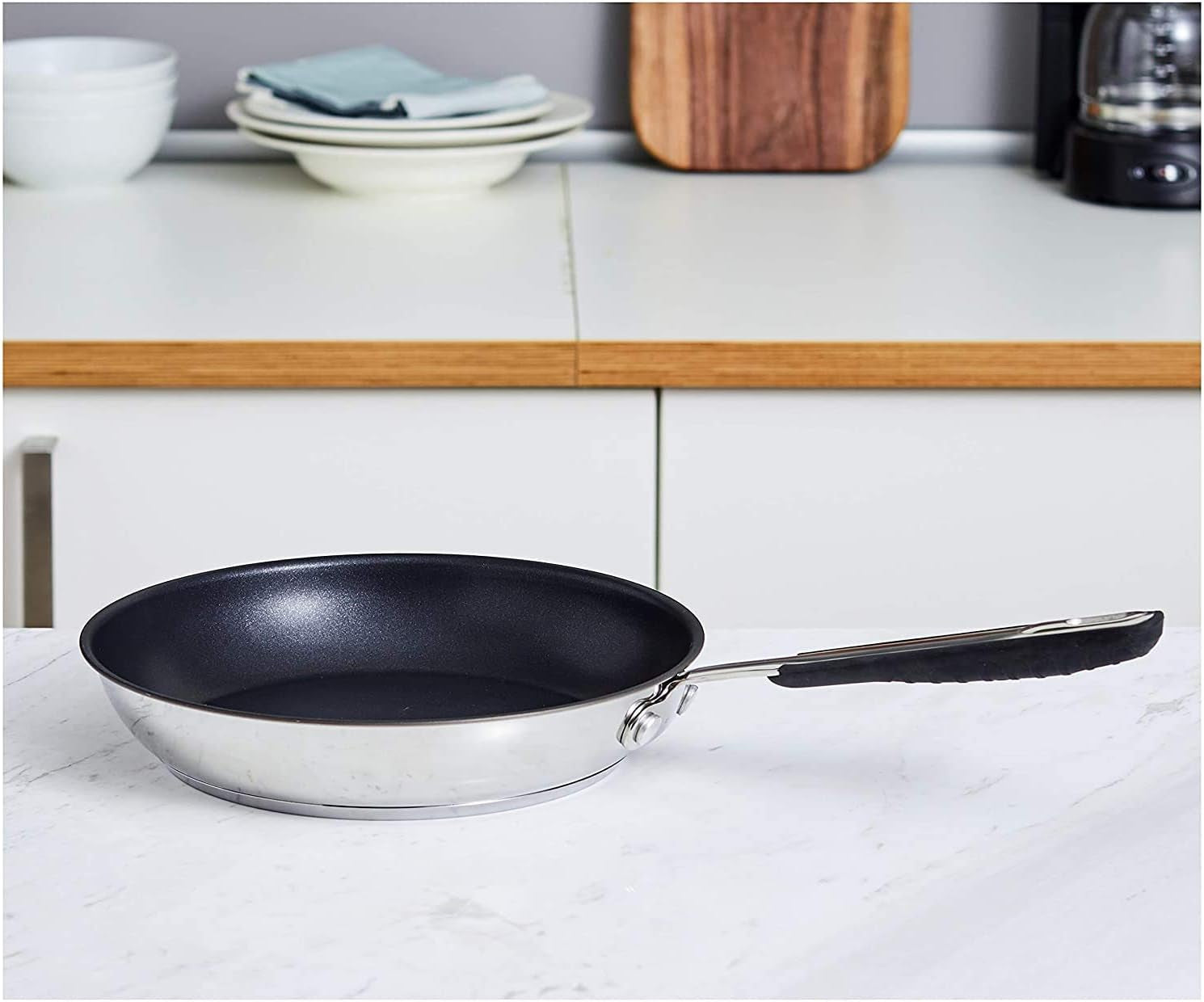 Padella in acciaio inox con rivestimento antiaderente - adatta all'induzione, con comodo manico - 28 Cm Pentole e Padelle Naty Shop