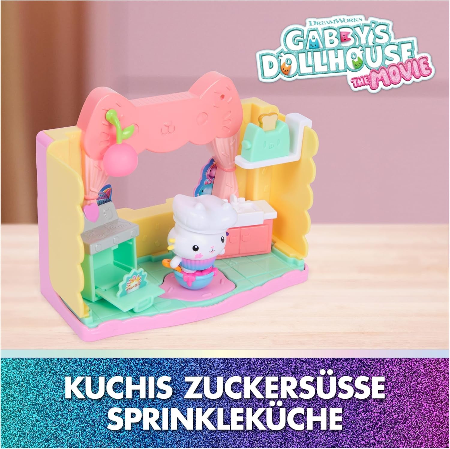 DREAMWORKS GABBY'S DOLLS HOUSE: THE MOVIE - Sala del portale La cucina cosparsa di zucchero di Kuchi con personaggio e accessori, dai 3 anni in su
