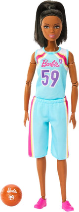 Barbie Made to Move Bambola e accessori, Giocatrice di basket bruna con vestito sportivo e palla staccabili, 22 giunti snodati, HKT74