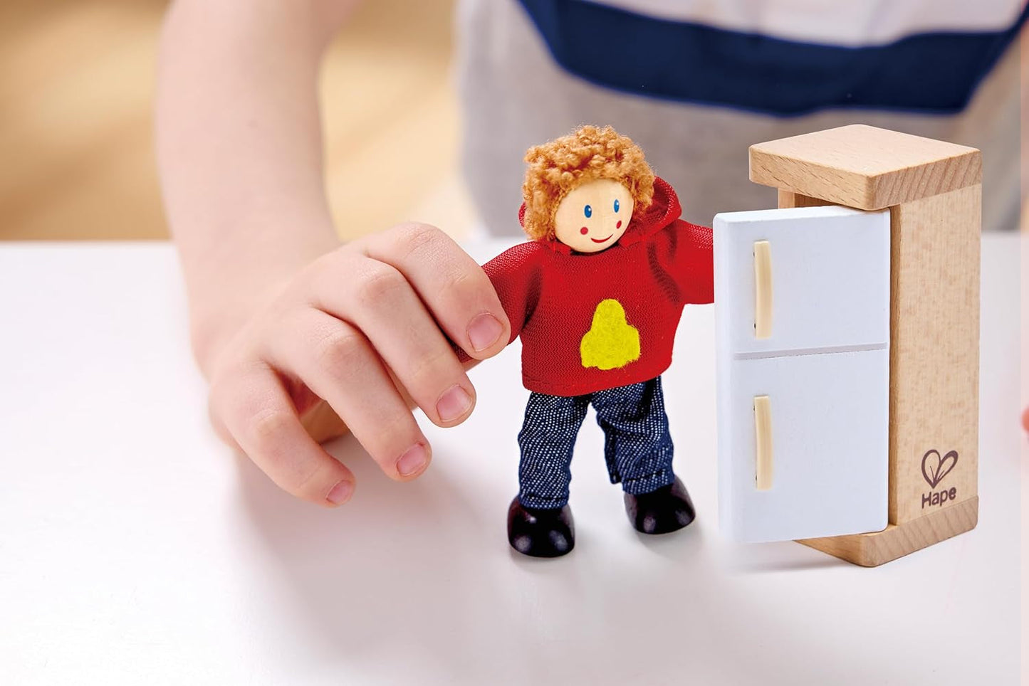 Set casa delle bambole pluripremiato della famiglia di bambole Hape, accessori unici per casa delle bambole in legno, gioco fantasioso, 6 membri della famiglia di bambole, dai 3 anni in su