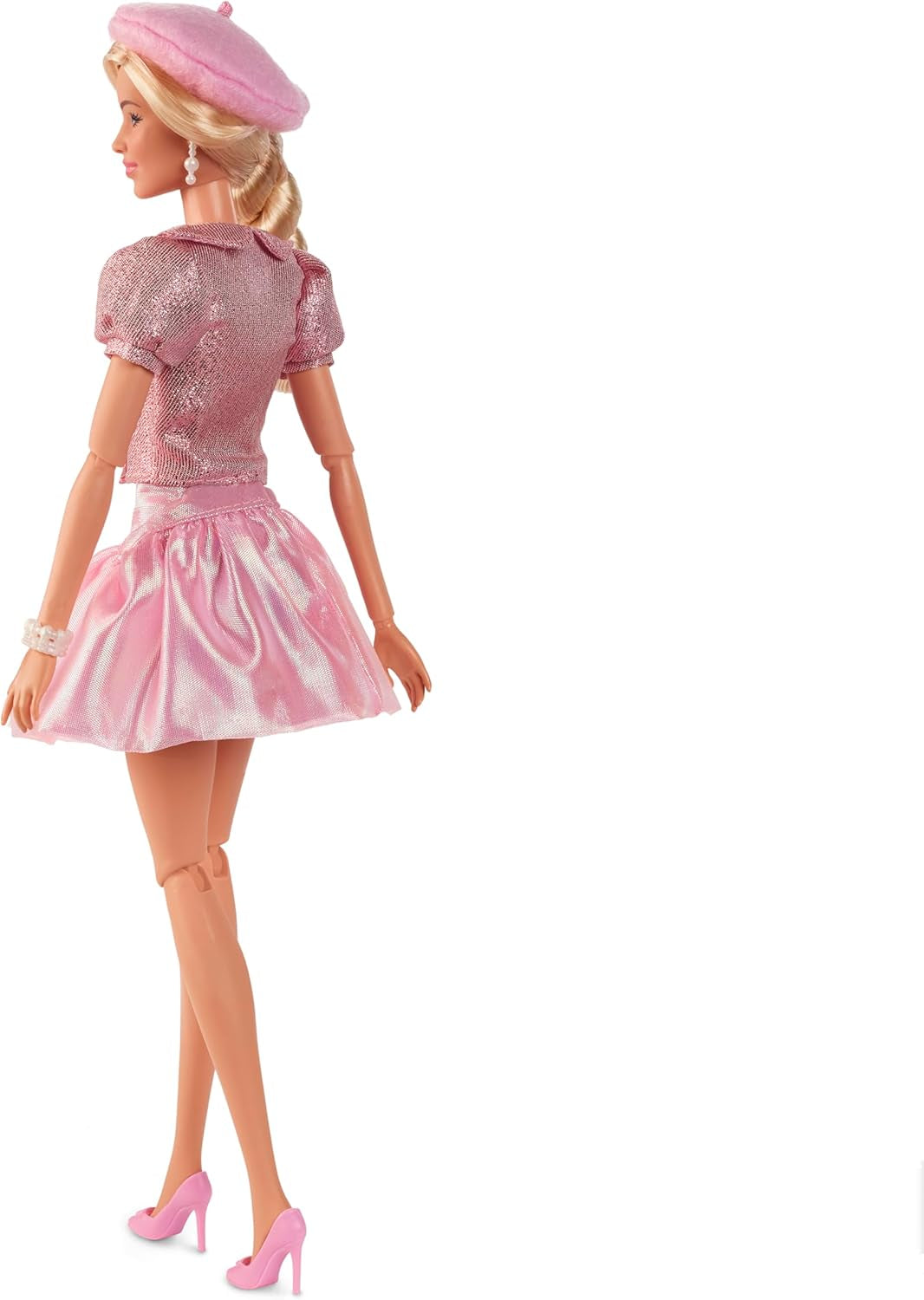 Barbie Il film basato sul film Margot Robbie nei panni di Barbie, personaggio da collezione in camicetta rosa e gonna in tulle con acconciatura stilizzata e gioielli abbinati JBJ53