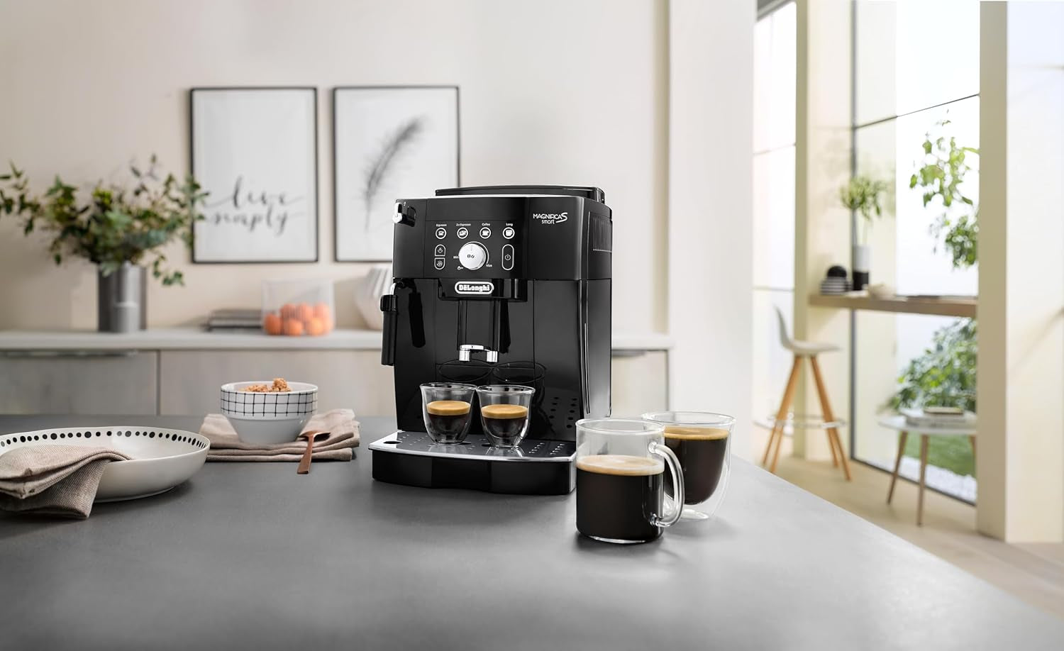 De'Longhi Magnifica S Smart ECAM 230.13.B Macchina per caffè espresso completamente automatica con montalatte per cappuccino, espresso, caffè e caffè lungo, pulsanti di selezione diretta e manopola di controllo, funzione 2 tazze, nero