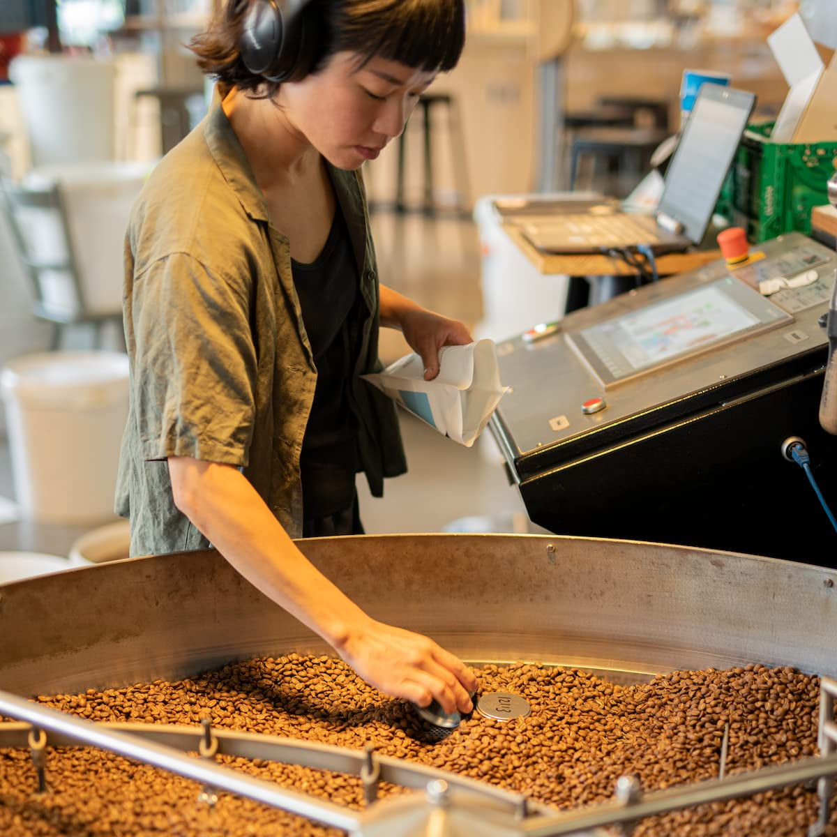 Filtro fioritura primaverile | 250 g di cereali integrali | giusto e sostenibile | appena fritto | caffè in grani 100% Arabica | caffè speciale | 19 grammi di Cafe Roastery…