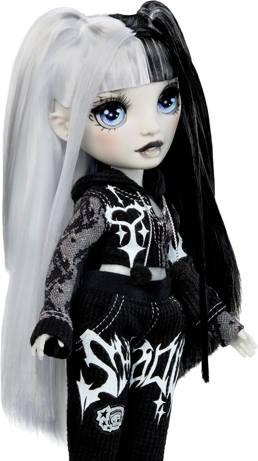 Girls Night Rainbow High Shadow High - Heather Grayson - bambola fashion da 28 cm nei toni del grigio, capelli bianchi e neri e vestito con accessori e pettine - Per collezionisti e bambini dai 6 anni in su