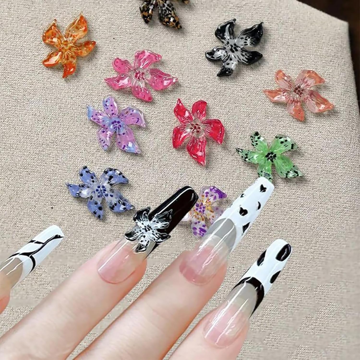 50 ciondoli per unghie con fiori 3D, nail art in gel 3D, ciondoli per unghie, gioielli estivi colorati, accessori per unghie fai da te, cristalli di fiori di ibisco in rilievo, nail art sfumata per le donne