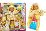 Rainbow High Winter Wonderland - Sunny (Giallo) - Bambola alla moda con pupazzo di neve gonfiabile con acqua magica nascosta da 28 cm con set pupazzo di neve, adatta per bambini e collezionisti di 4-12 anni