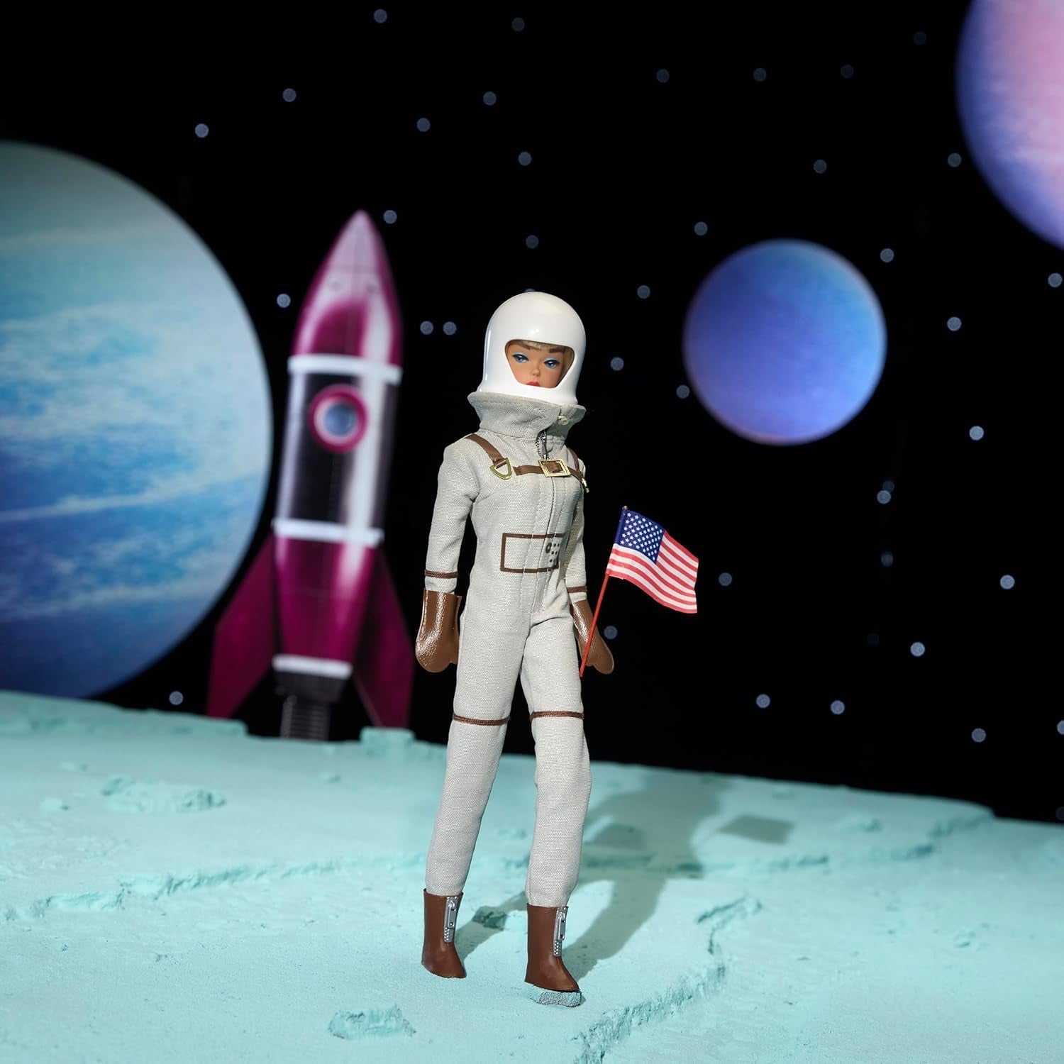 Mattel Barbie Miss Astronauta bambola da collezione con abito argento, stivali spaziali e accessorio casco, riproduzione vintage dell'originale del 1965, JBJ48 Naty Shop Dolls