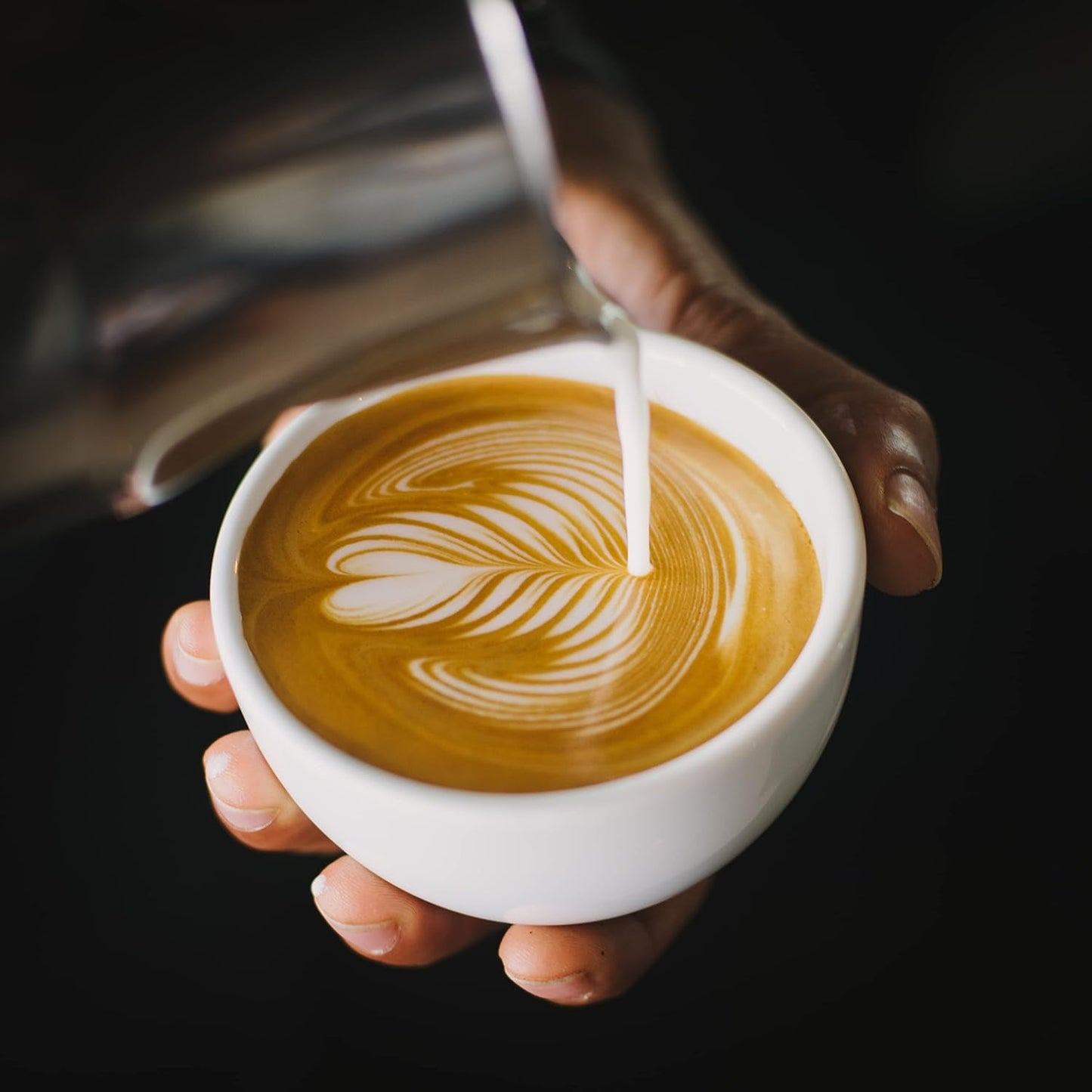 Caffe Crema E Aroma Kaffeebohnen 2kg (4x500g), Barista Kaffee schokoladig und säurearm, Espressobohnen kräftig, Bohnenkaffee mit Arabica und Robusta, fine Crema, ideale per Milchkaffee