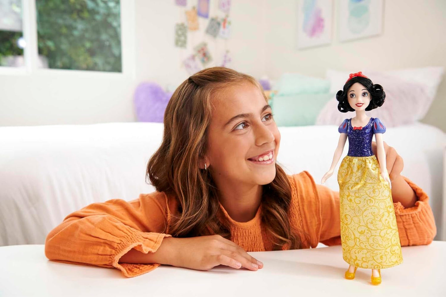 Mattel Disney Princess Bambola mobile di Biancaneve con vestiti scintillanti e accessori Regalo ispirato ai film Disney per bambini HLW08 Naty Shop Dolls