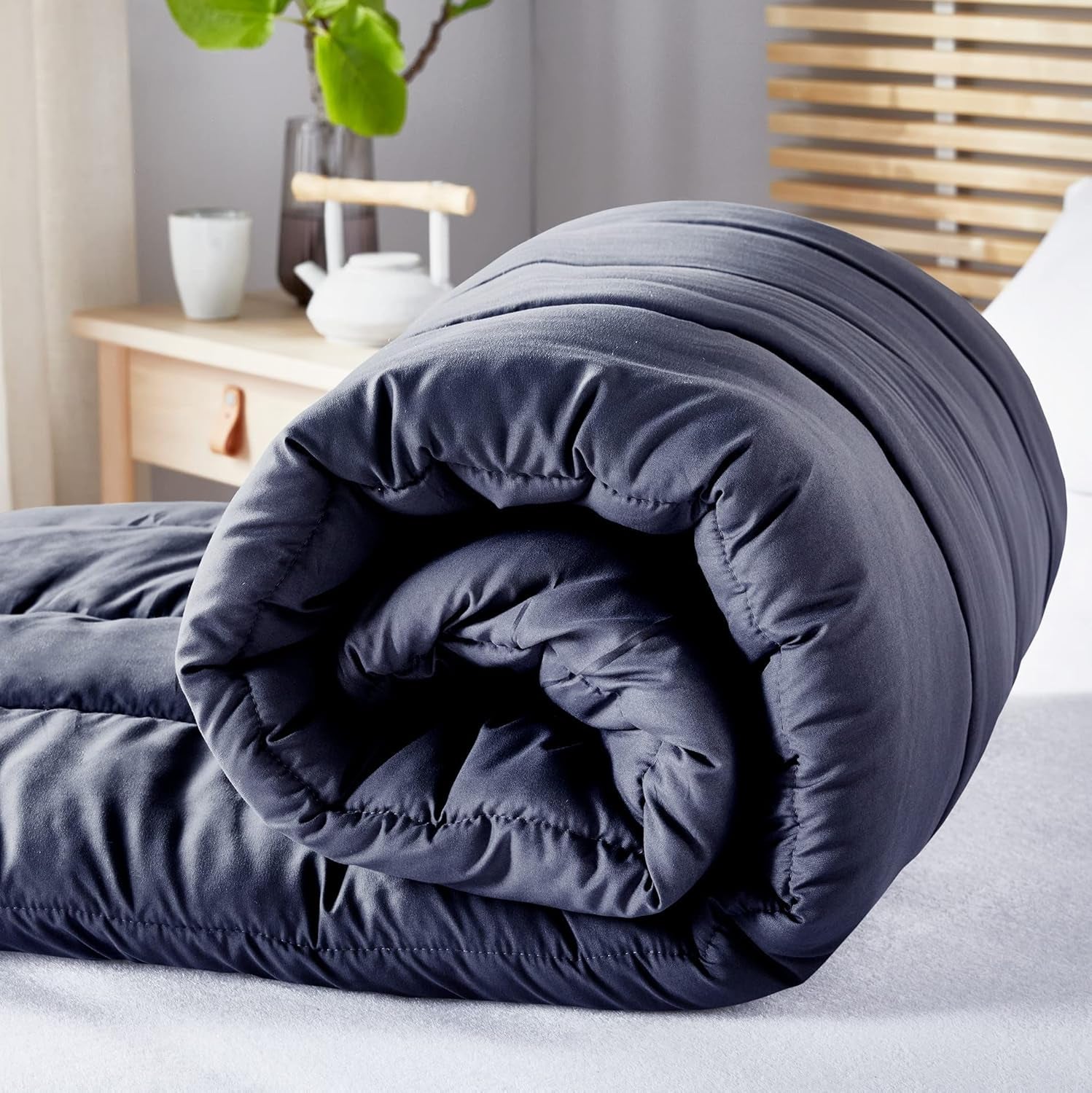 Pikolin Home - Piumino reversibile 300 G - Imbottitura nordica bicolore - Per letto 90 - confortevole, caldo, traspirante, blu navy, 135 X 200 cm Piumini e trapunte Naty Shop