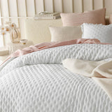 ROOM99 Molly Elegante copriletto in bianco 240 x 260 cm Copriletto versatile come copriletto o divano Coperta per letto e divano Stile coperta Ideale come copriletto Letti e coperte Beuche den ROOM99-Store