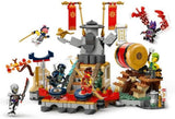 LEGO NINJAGO Arena del torneo Giocattolo avventuroso per bambini Ninja Playset con 6 minifigure Collezione Set da costruzione Regalo di compleanno per ragazzi e ragazze di 7 anni 71818 Set da costruzione Besuche den LEGO-Store