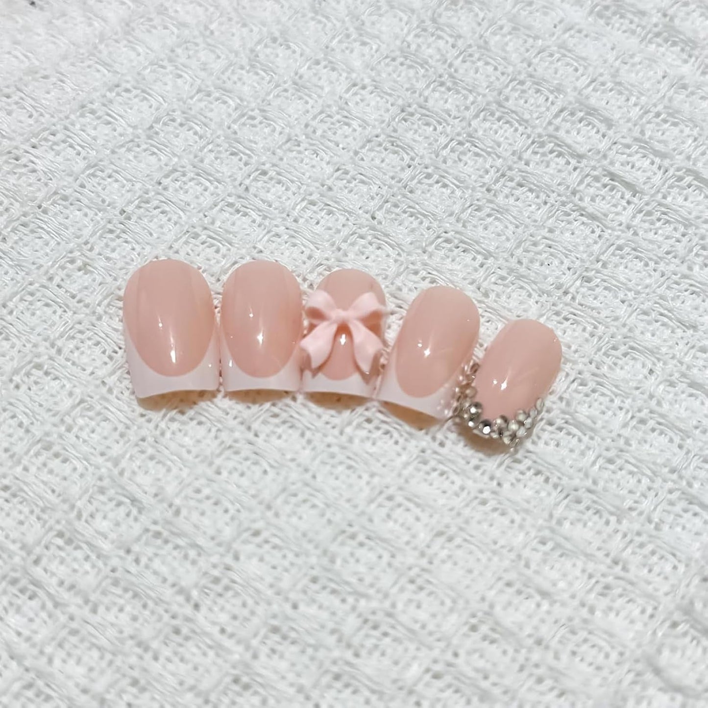 24 pezzi di fiocchi di diamanti rosa compresse per french manicure unghie quadrate modello strass unghie artificiali rosa nudo manicure con colla a copertura totale