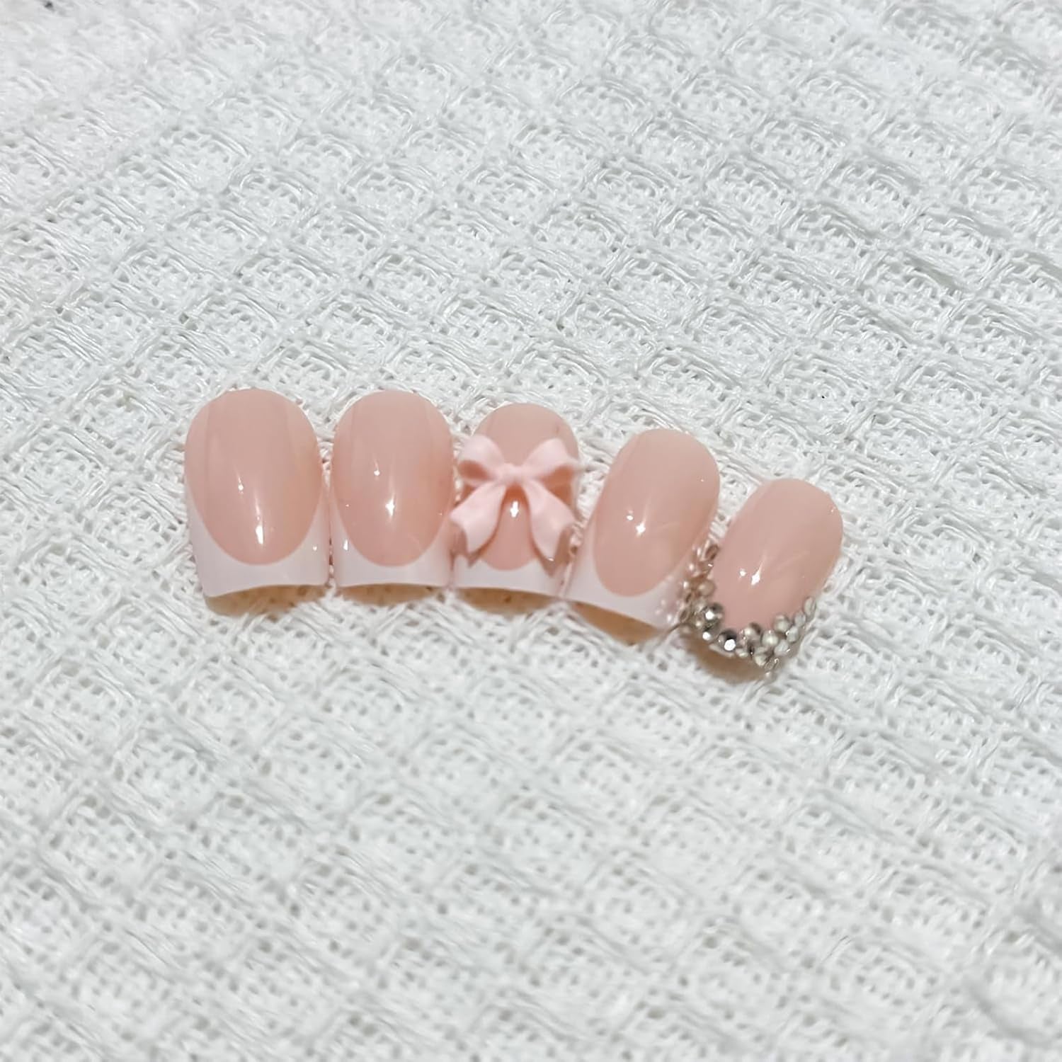 24 pezzi di fiocchi di diamanti rosa compresse per french manicure unghie quadrate modello strass unghie artificiali rosa nudo manicure con colla a copertura totale