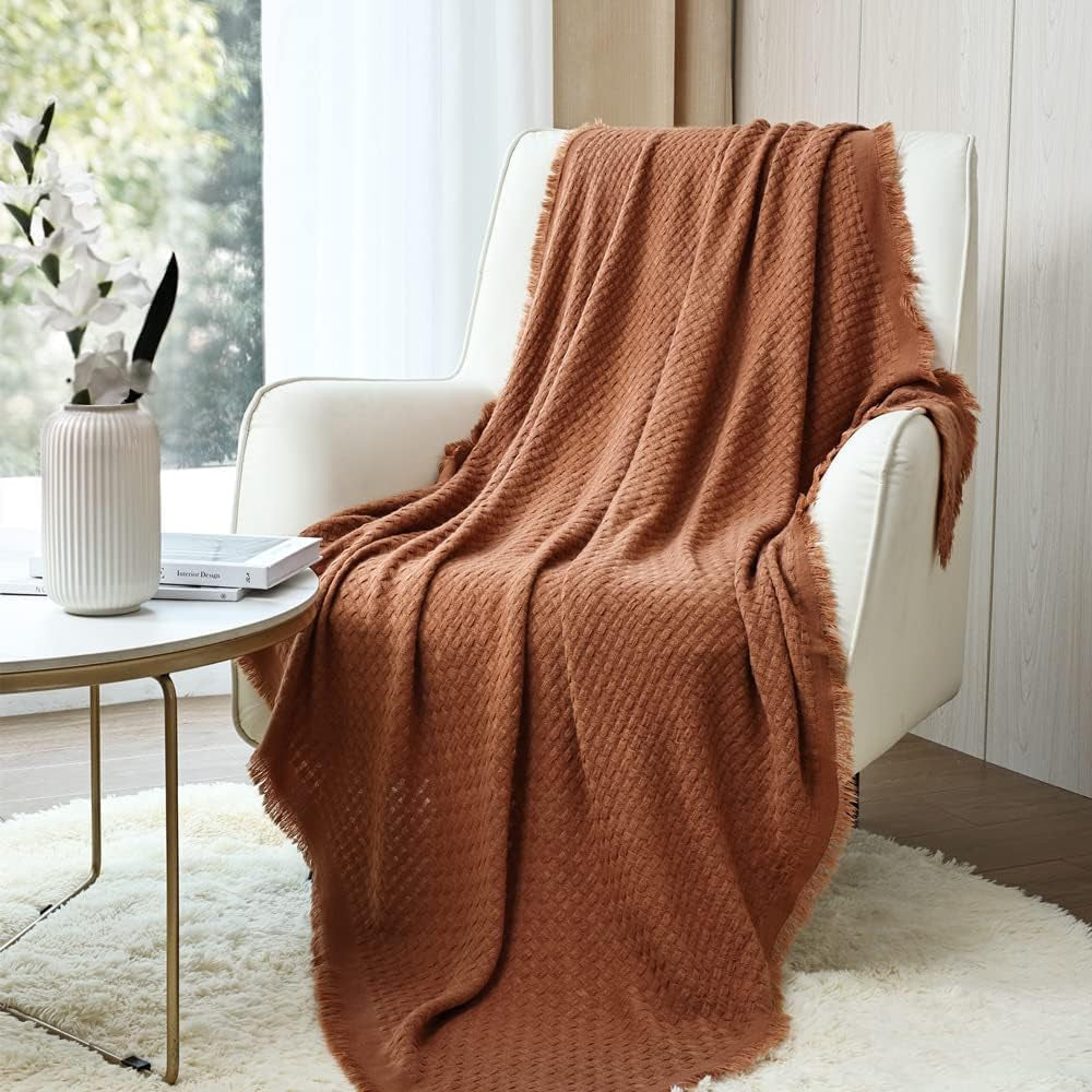CREVENT Coperta lavorata a maglia color ruggine per divano, poltrona, letto, decorazioni per la casa, morbida, calda, accogliente, leggera, primavera estate autunno (127,8 x 152,4 cm caramello/marrone/arancio bruciato) CREVENT Letti e coperte a nido d'ape color caramello