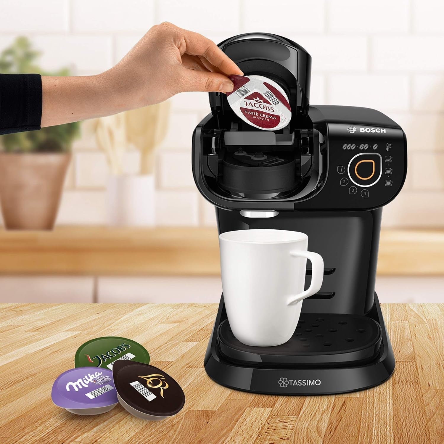Macchina per caffè espresso Tassimo My Way con 2 capsule TAS6502 con filtro per l'acqua, oltre 70 bevande, personalizzazione delle bevande, varietà di caffè, erogazione facile, 1500 W, Nero