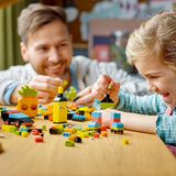 LEGO 11027 Classic Neon Creative Building Set, Brick Box Set, Giocattolo da costruzione con modelli: macchina, ananas, alieno, pattini a rotelle, personaggi e altro, per bambini dai 5 anni in su Set da costruzione Besuche den LEGO-Store