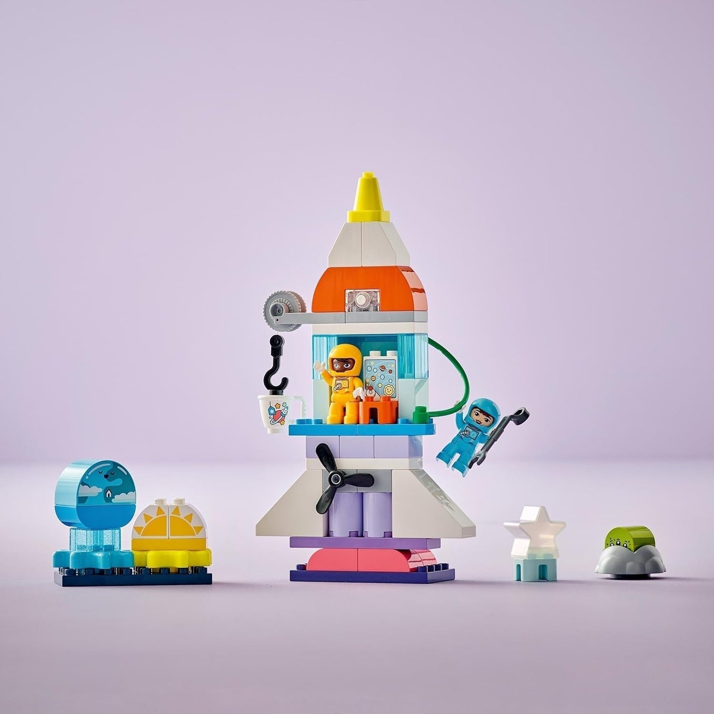 LEGO DUPLO Space Shuttle 3 in 1 Tante Avventure Set Spaziale Razzo Giocattolo per Bambini Giocattolo di Scienza delle Costruzioni Sviluppo precoce delle Capacità Motorie Regalo per bambini di 3 anni 10422 Set di costruzione Beuche den LEGO-Store