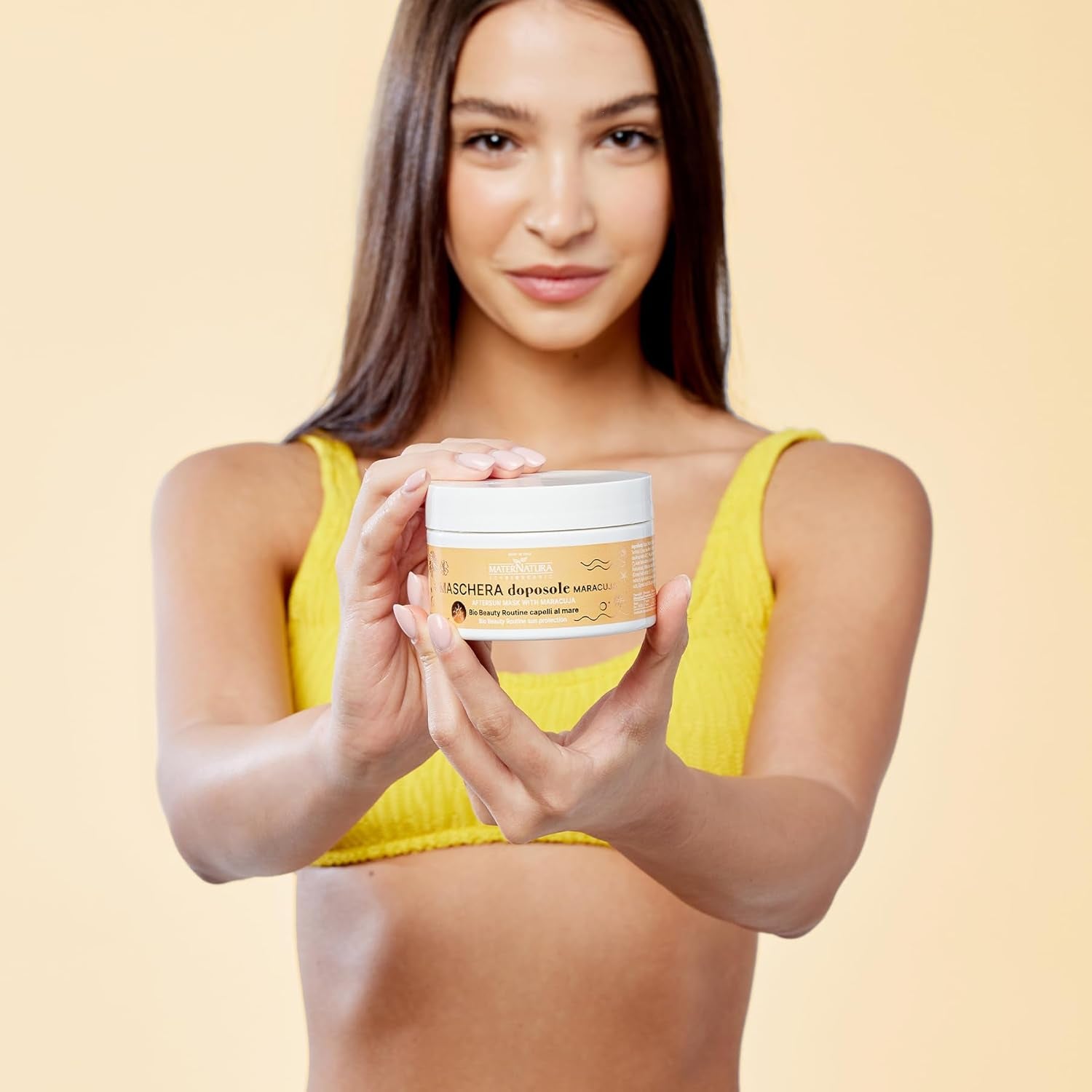 Maternatura, maschera aftercare al frutto della passione, idrata e dona elasticità ai capelli dopo l'esposizione al sole, beauty routine bio per capelli da spiaggia, certificato biologico, Made in Italy - maschera capelli Naty Shop da 200 ml