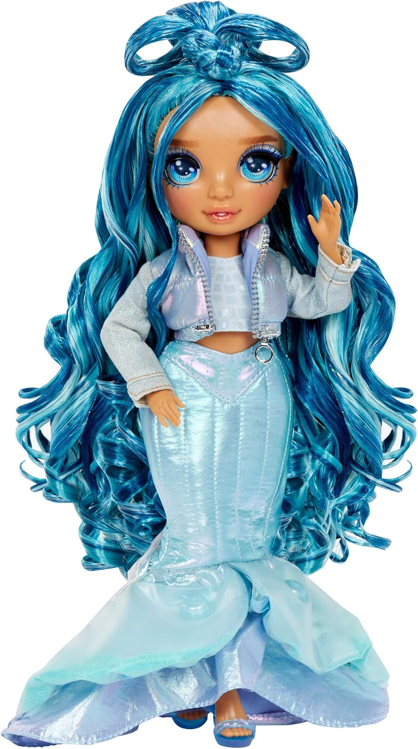 Rainbow High Winter Wonderland - Skyler (Blu) - Bambola alla moda con accumulo di acqua magica nascosta da 28 cm con set pupazzo di neve, adatta per bambini dai 4 ai 12 anni e collezionisti Naty Shop Dolls