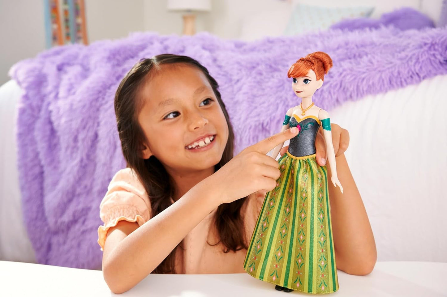 Mattel Toys Disney Frozen Anna Singing Fashion Doll in abito iconico canta "Per la prima volta" dal film Disney in inglese, francese, tedesco, italiano, JDL59