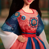 BARBIE Lunar New Year Puppe - Sammelfigur mit Traditionaler Hanfu-Robe und chinesischen Drucken, ispirato a Dunhuang-Höhlenmalereien, compresi Puppenständer und Echtheitszertifikat, HJX35