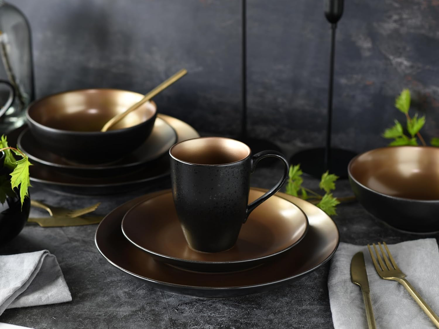 CreaTable, 23598, serie GLAMOUR - Oro, set di stoviglie da 16 pezzi, servizio combinato in porcellana, lavabile in lavastoviglie e adatto al microonde, produzione di qualità