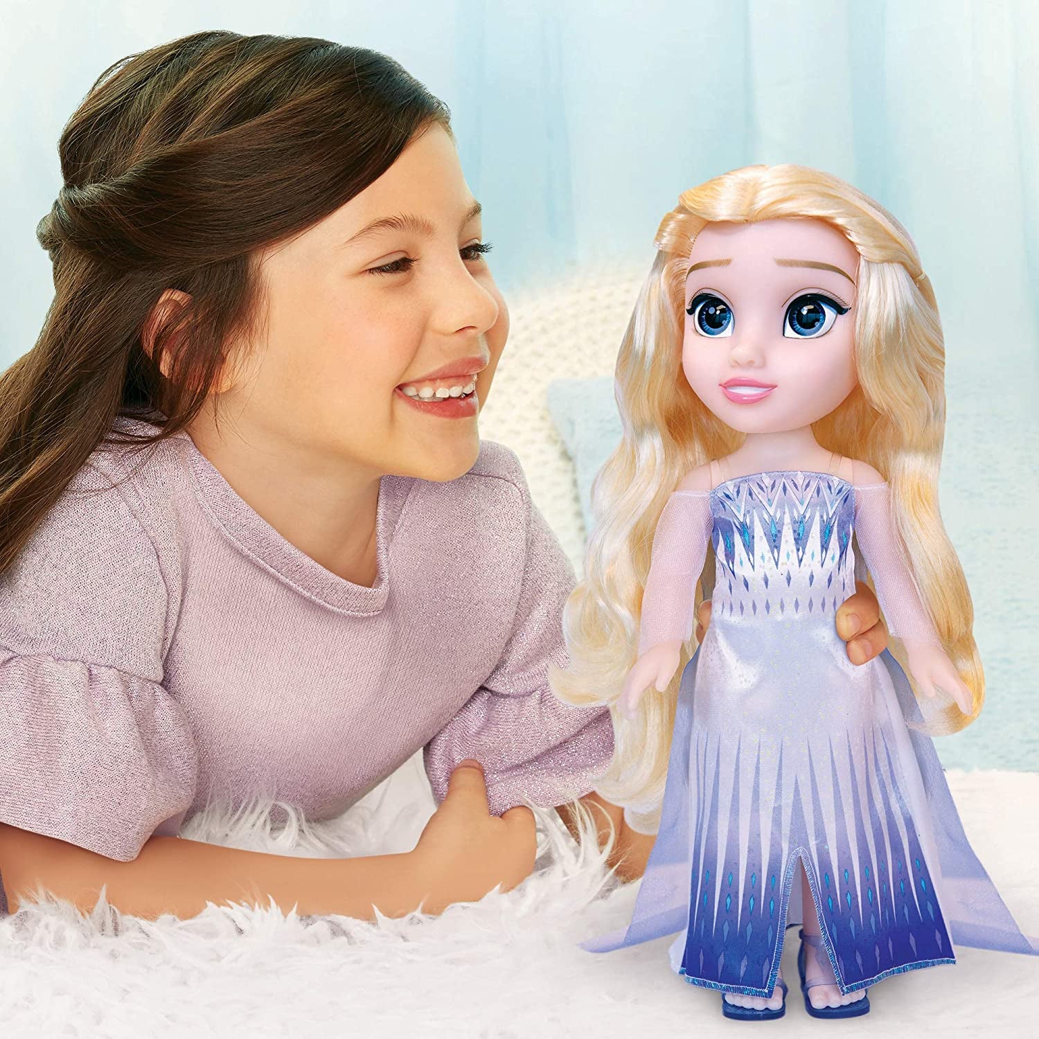 Disney Frozen 2 Elsa Doll - Bambola snodabile alta 35 cm con abito alla moda iconico e capelli lunghi e fluenti per un divertimento extra, per ragazze dai 3 anni in su, 214894