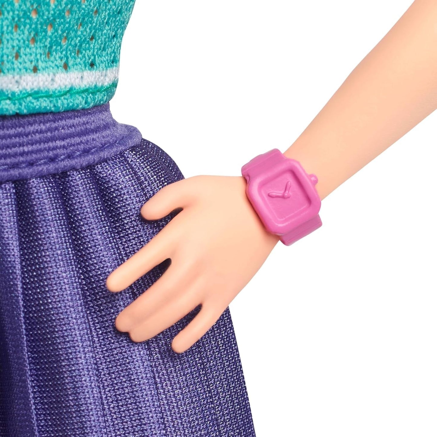 Bambola Barbie Fashionistas n. 232 con capelli rossi, top sportivo in jersey con stampa B, gonna a pieghe viola, orologio da polso e scarpe da ginnastica, HYT90 Naty Shop Dolls