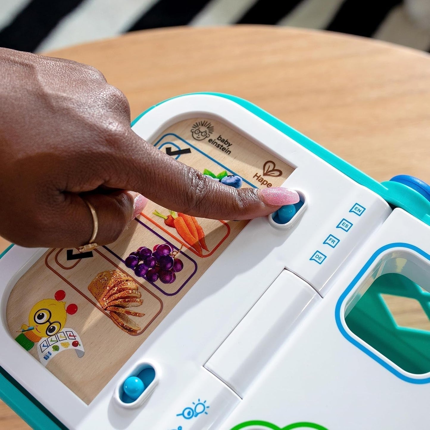 Baby Einstein + Hape Magic Touch Registrati Giocattolo Fai Finta di Check Out, con suoni e musica reali, da 9 mesi in su Bebe Toys Naty Shop