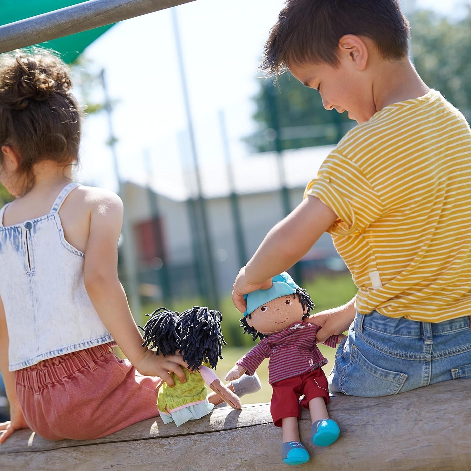 HABA 304576 - Bambola Cari, 30 cm, bambola morbida e di stoffa per bambini dai 18 mesi, con vestiti rimovibili e capelli lunghi